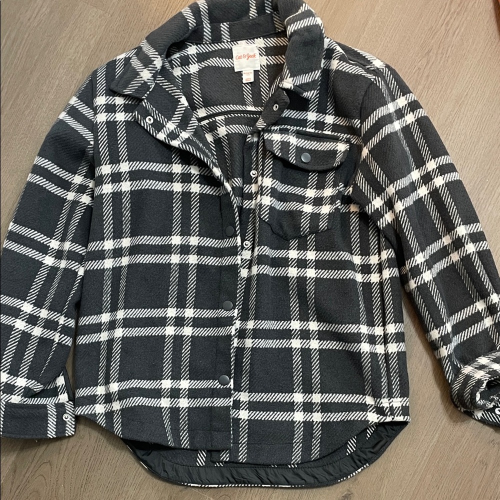Cat & Jack Black and White Plaid Button Down Shirt/Jacket